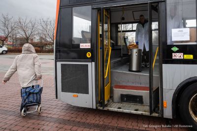 zdjęcie z akcji Autobus Ciepła, fot. Grzegorz Bukała, Urząd Miasta Rzeszowa